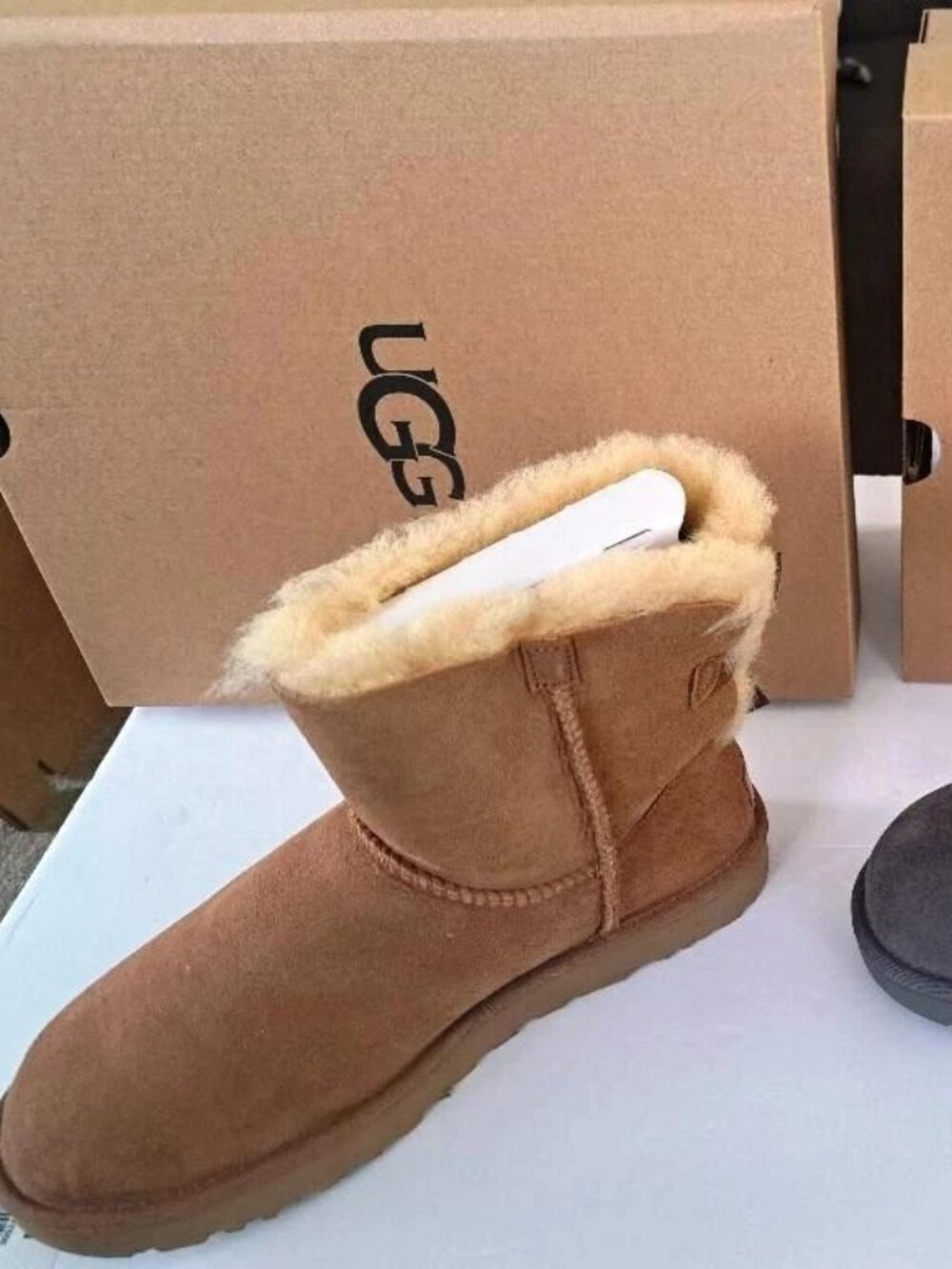 UGG Women Classic Short II Boot, Chestnut, Size 6 #1061223 - New in Box